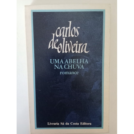 Uma abelha na chuva - Carlos de Oliveira